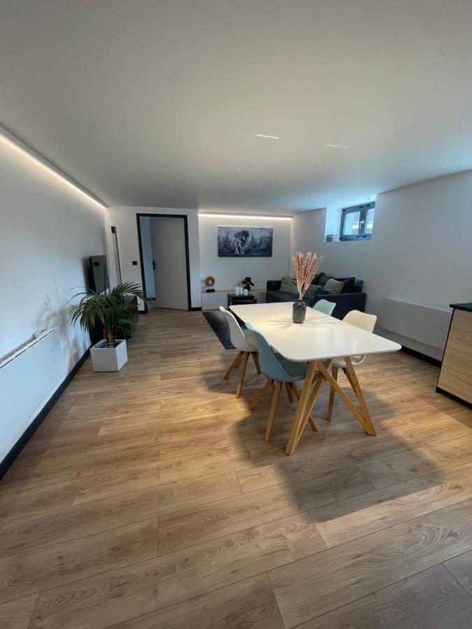 - La Meute Apartment